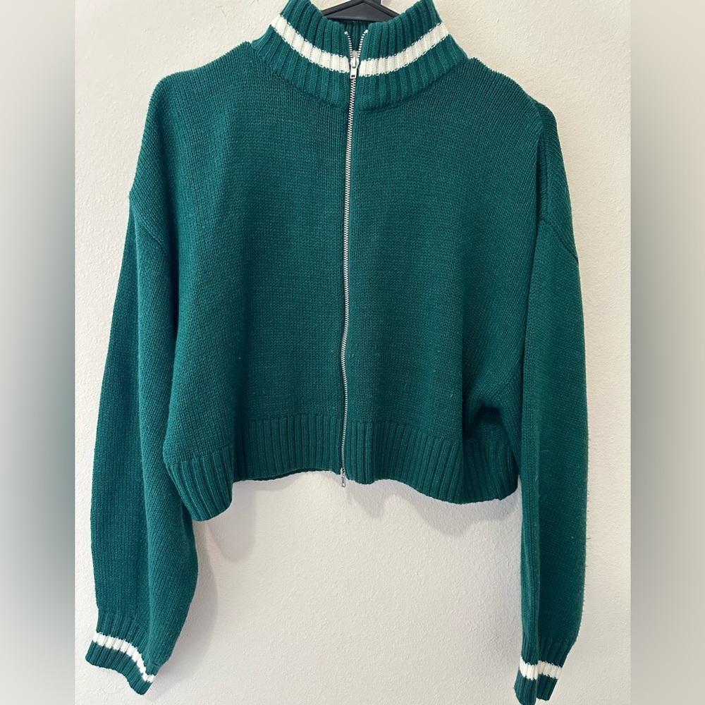 EUC Divided Women’s Zip Up Sweater